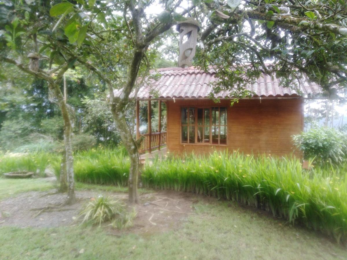 Estancia La Colina Santo Domingo de los Colorados Exterior foto